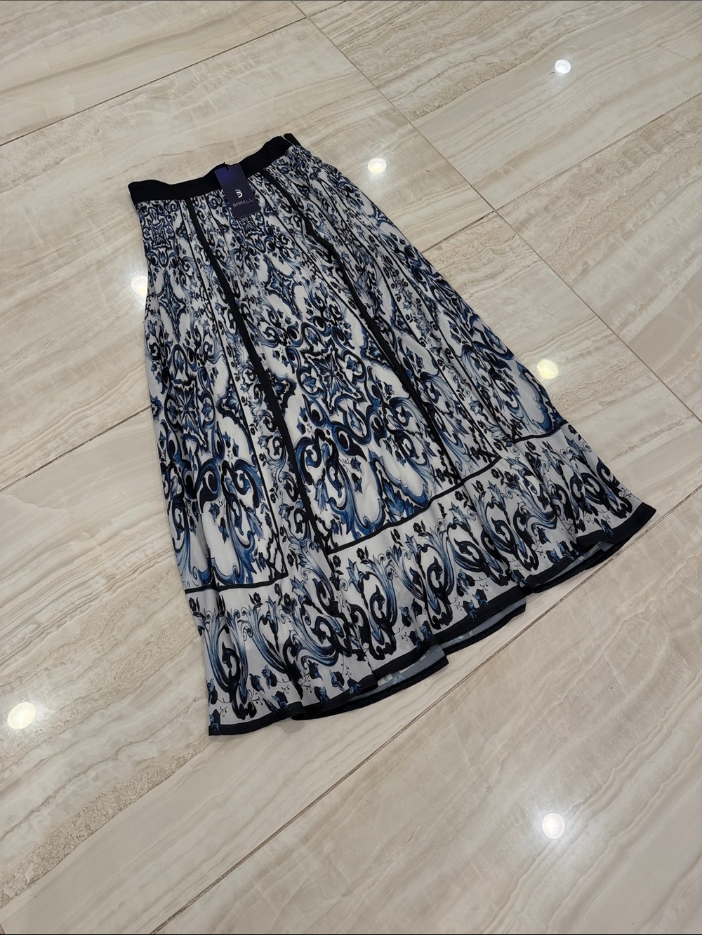 Women's Printed Pleated Midi Skirt in Navy and White